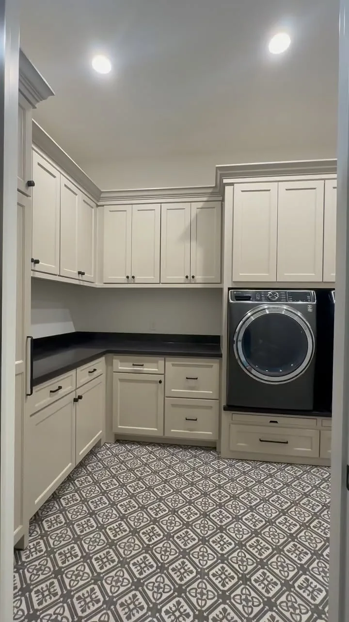 A finish detail in a Tredway custom home