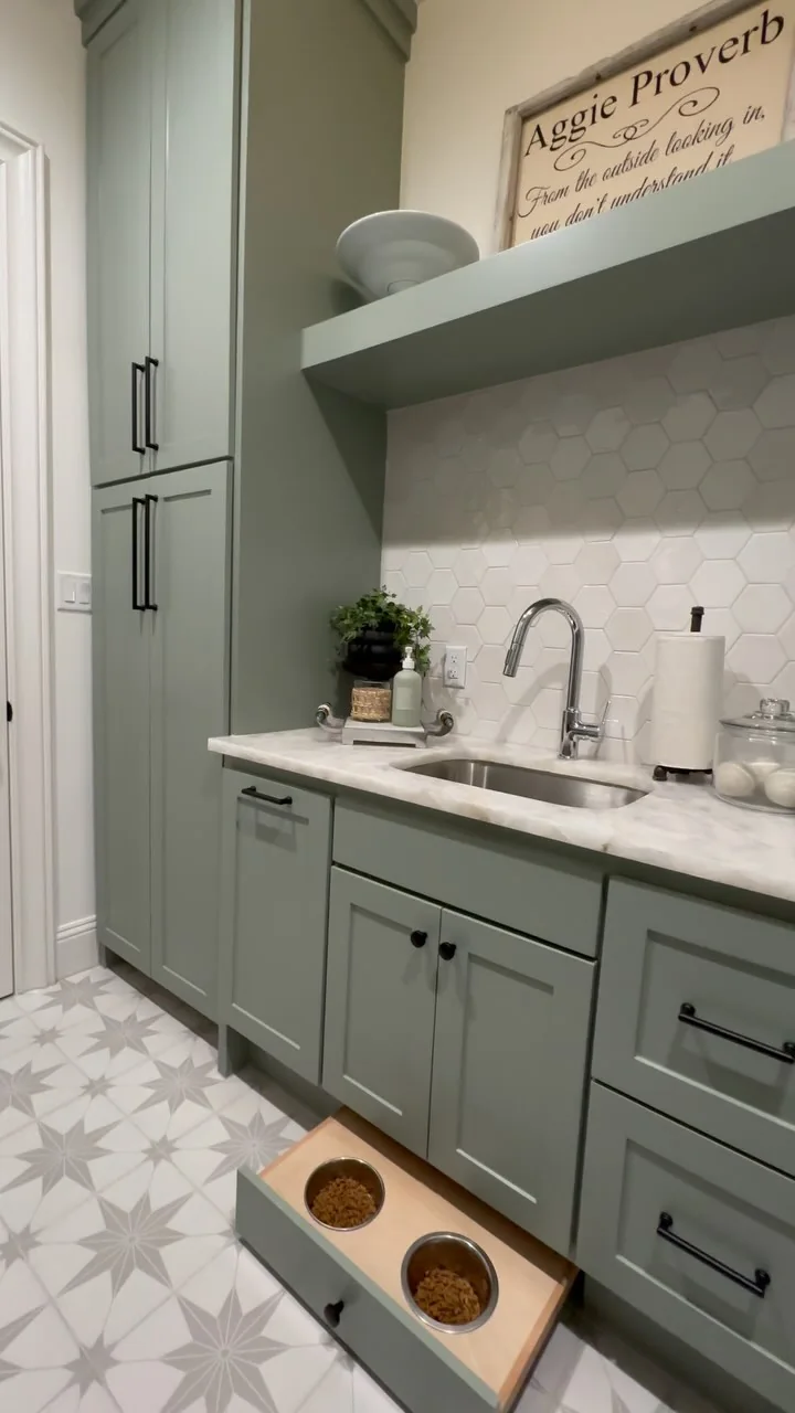 A finish detail in a Tredway custom home
